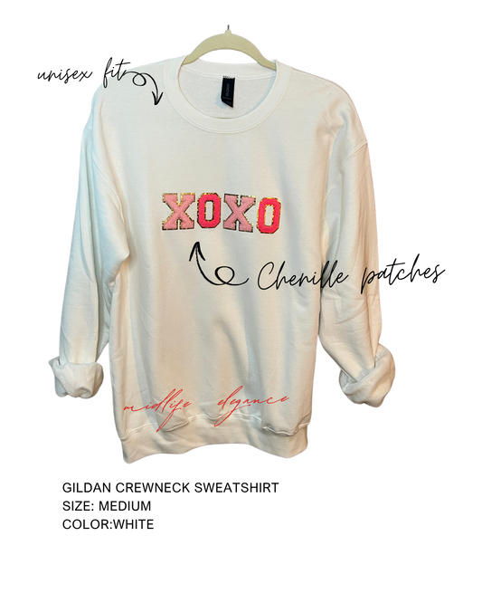 XOXO Chenille Patch Sweatshirt – White
